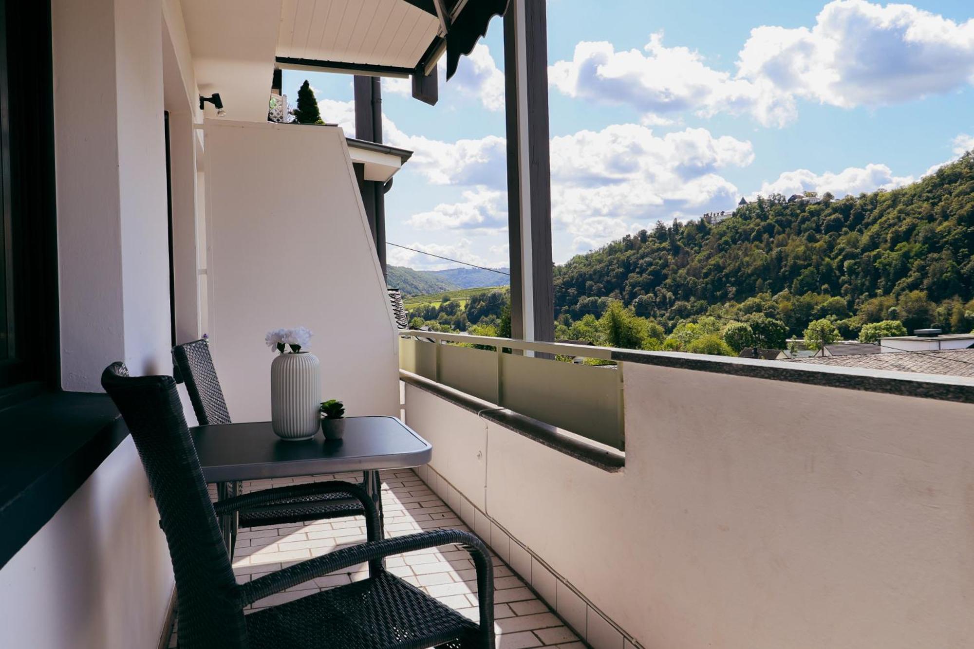 Moderne Fewo Sky Netflix Terrasse Burgblick Boxspringbett Waschtrockner Bullay Εξωτερικό φωτογραφία